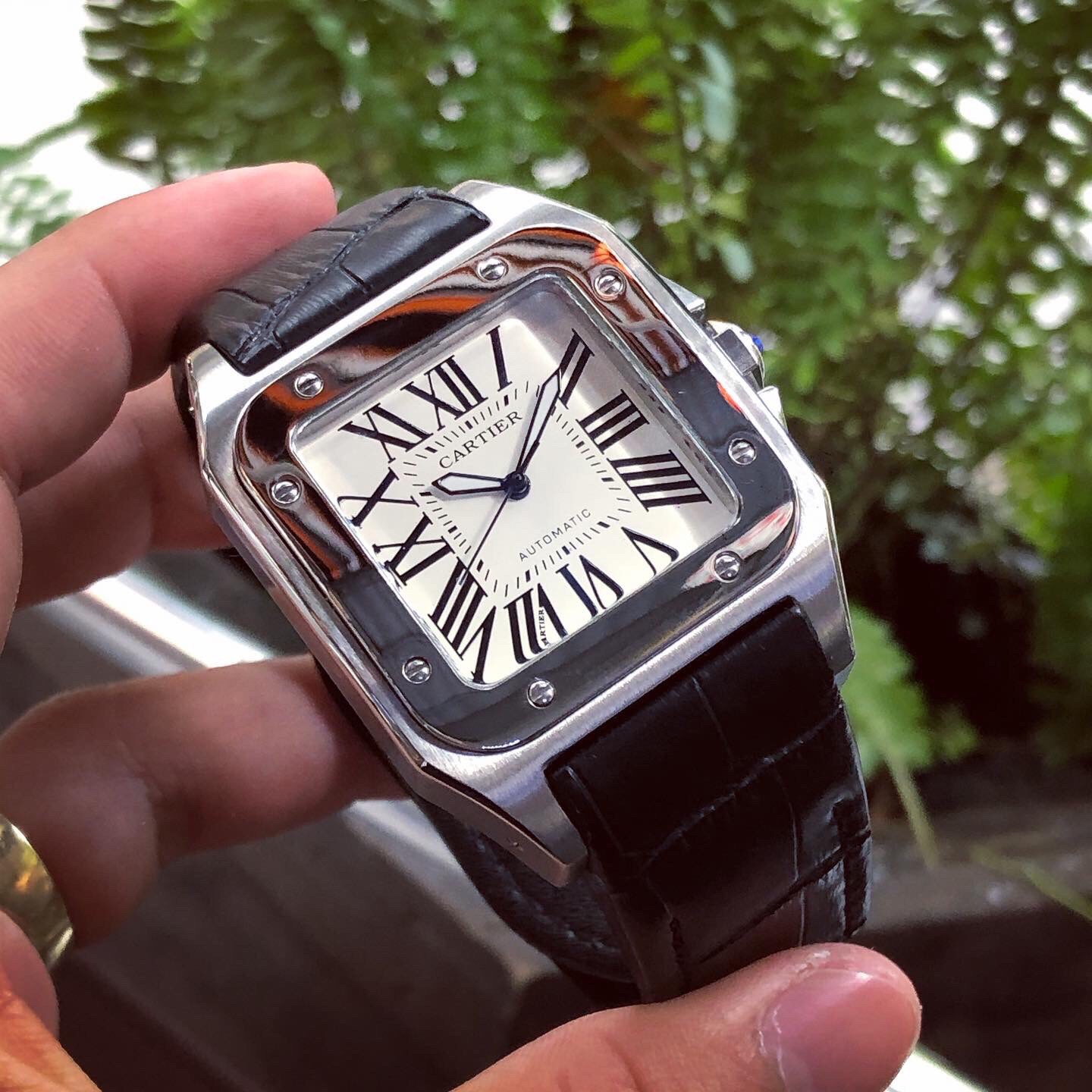 Dong Ho Cartier Water Resistant Swiss Made Cua Nuoc Nao Gia Bao Nhieu